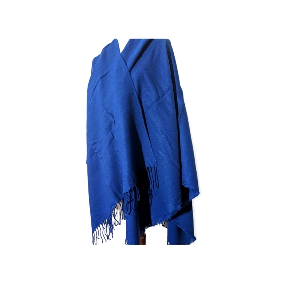 Pretty pattern Ponchos/shawls/blanket - Picture 6 of 10